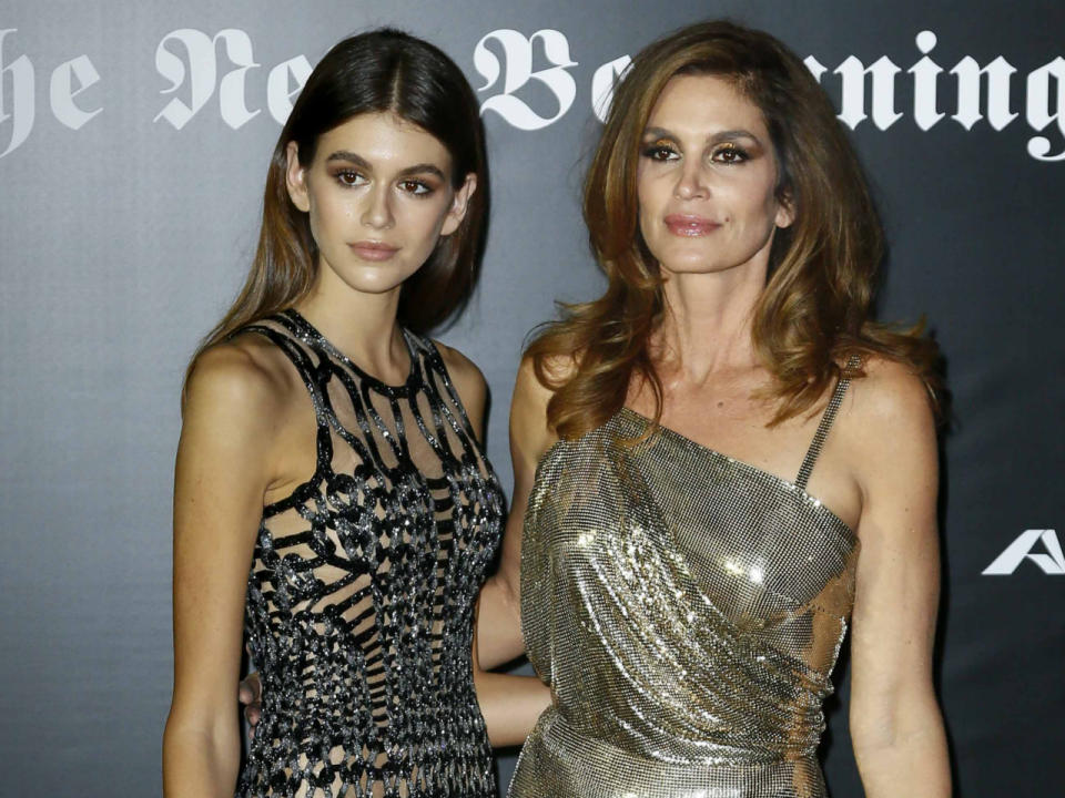 Kaia Gerber (l.) und Mama Cindy Crawford haben den Muttertag zusammen verbracht. (Bild-Copyright: IPA/WENN.com)