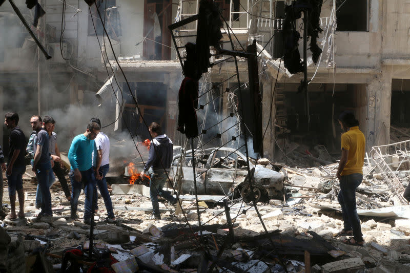 Le quartier de Bustan al Qasr à Alep. Les frappes aériennes dans les quartiers d'Alep tenus par les rebelles et le bombardement des secteurs aux mains de l'armée syrienne ont repris vendredi matin après sept jours de violences qui ont fait plus de 200 morts, selon l'Observatoire syrien des droits de l'homme . /Photo prise le 28 avril 2016/REUTERS/Abdalrhman Ismail