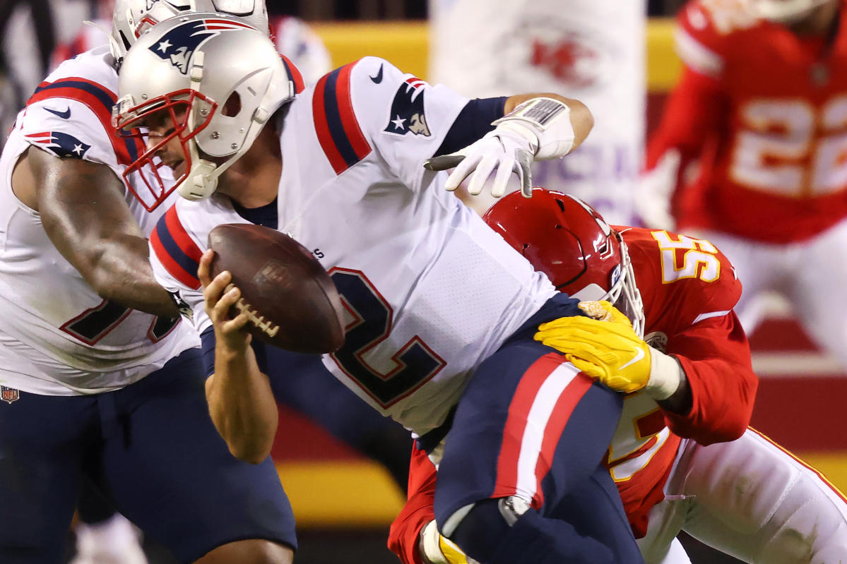 Tom Brady plays first three series, Jarrett Stidham looks poised, but Brian  Hoyer sits in Patriots' preseason win - The Boston Globe