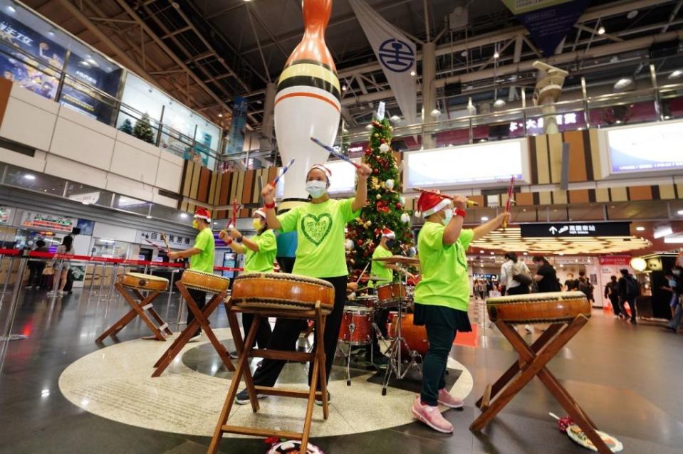 耶誕儀式感爆棚，Global Mall新左營車站打造「環抱GREEN耶誕童樂園」。　（業者提供）