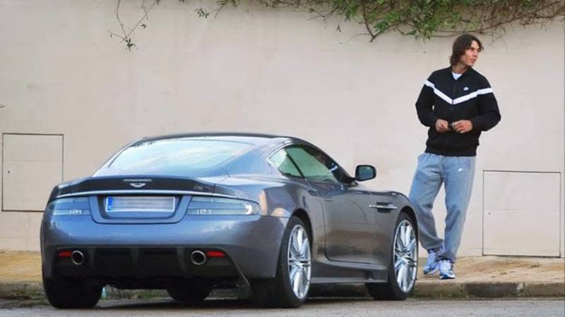 Aston Martin DBS為Nadal年輕時期就為人所知的座駕，在職業生涯發跡的過程中，DBS也伴隨Nadal成長。(圖片來源/ 翻攝自Celebrity Cars Youtube)