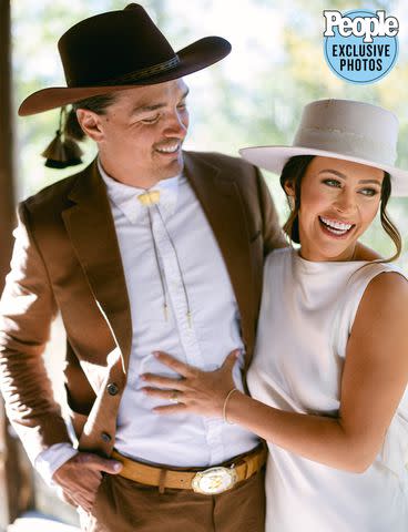 <p>Carter Rose </p> Caelynn Miller-Keyes & Dean Unglert pose for a photograph ahead of their welcome dinner.