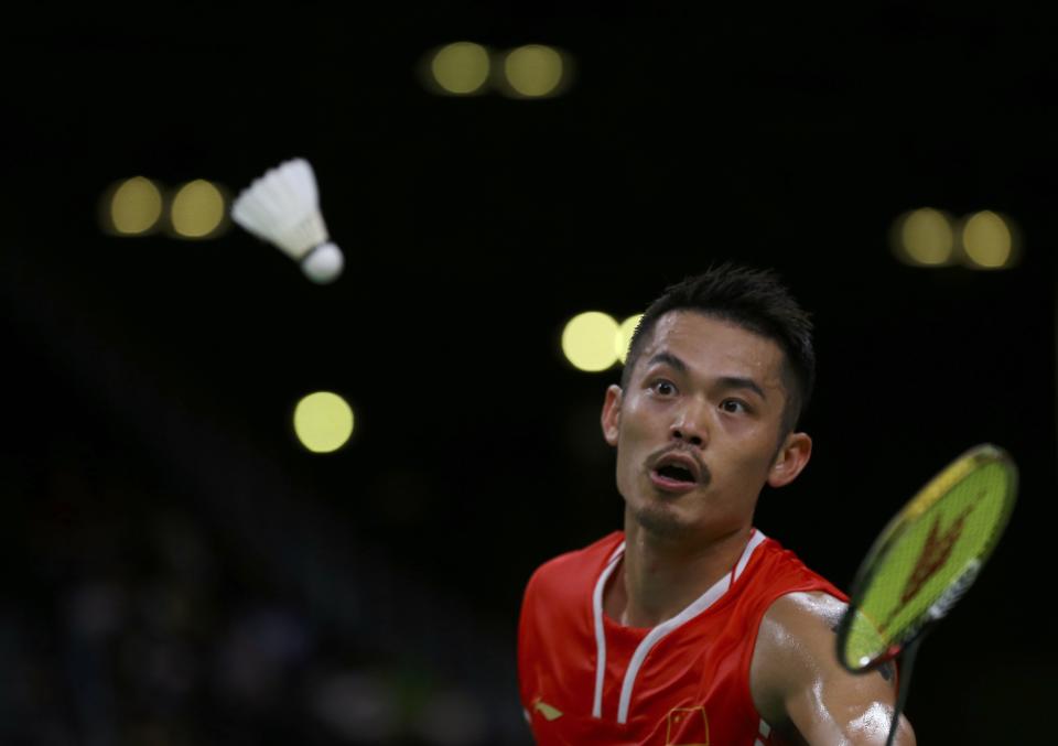 2016 Rio Olympics - Badminton - Men&#39;s Singles Group Play - Riocentro - Pavilion 4 - Rio de Janeiro, Brazil - 14/08/2016. Lin Dan (CHN) of China plays against Tien Minh Nguyen (VIE) of Vietnam.   REUTERS/Marcelo del Pozo FOR EDITORIAL USE ONLY. NOT FOR SALE FOR MARKETING OR ADVERTISING CAMPAIGNS.