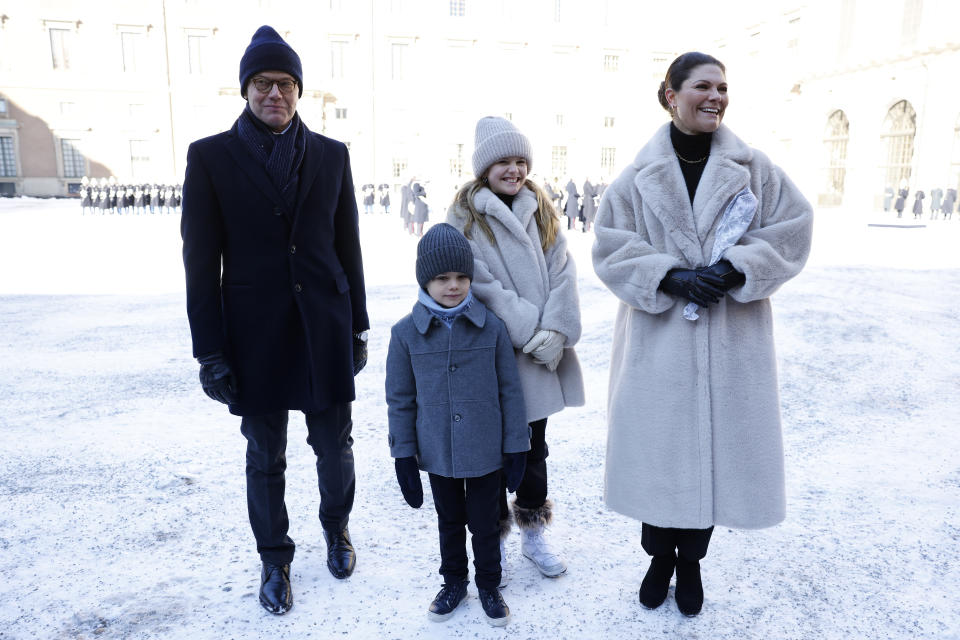 Prinz Daniel von Schweden, Prinz Oscar, Kronprinzessin Victoria und Prinzessin Estelle (Bild: Michael Campanella/Getty Images)