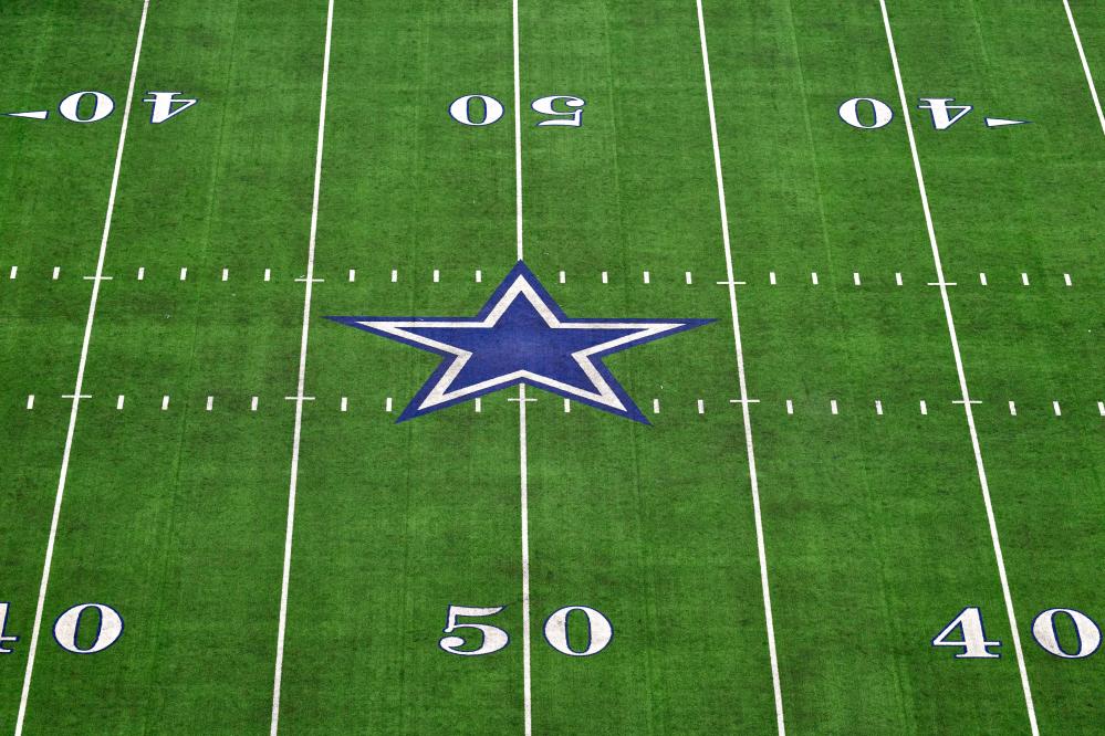 Cowboys reportedly paid $2.4 million settlement to cheerleaders who accused  team executive of voyeurism