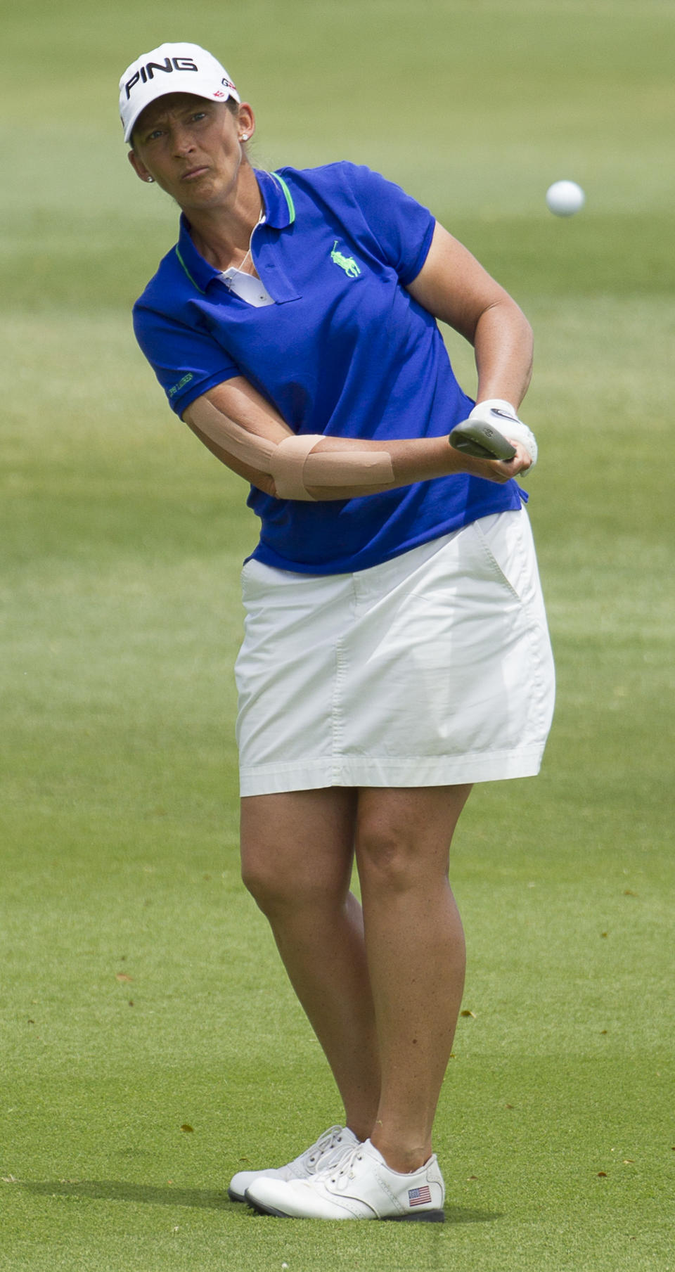 Angela Stanford chips onto the fifth green in the final round of the LPGA LOTTE Championship golf tournament at Ko Olina Golf Club, Saturday, April 19, 2014, in Kapolei, Hawaii. (AP Photo/Eugene Tanner)