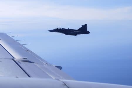 Saab JAS 39C Gripen fighter jets from F17 Wing of the Swedish Air Force demonstrate a mid-air interception over Sweden's mainland during a press tour of Swedish air and naval facilities on April 28, 2015. REUTERS/Tim Hepher