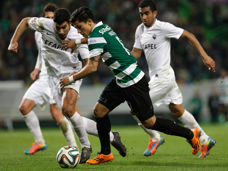 Sporting's Montero, from Colombia, center, challenges the Academica defense during their Portuguese league soccer match Sunday, Feb. 2 2014, at Sporting's Alvalade stadium in Lisbon. (AP Photo/Armando Franca)