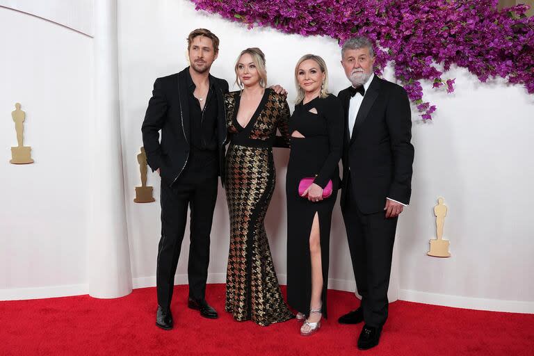Ryan Gosling fue a los Oscar con su familia: Mandi Gosling, su hermana; Donna Gosling, su mamá y Thomas Gosling, su papá