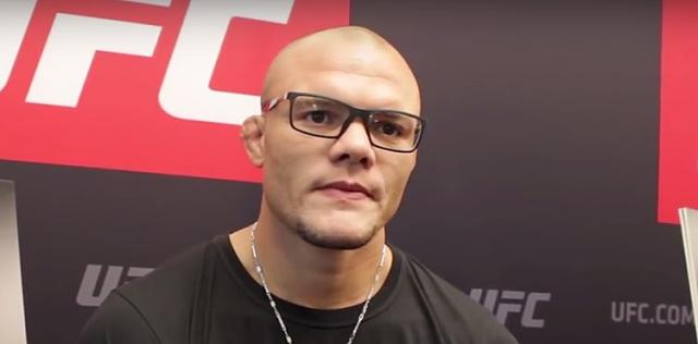 Anthony Smith to News of Alexander Gustafsson Injury Well