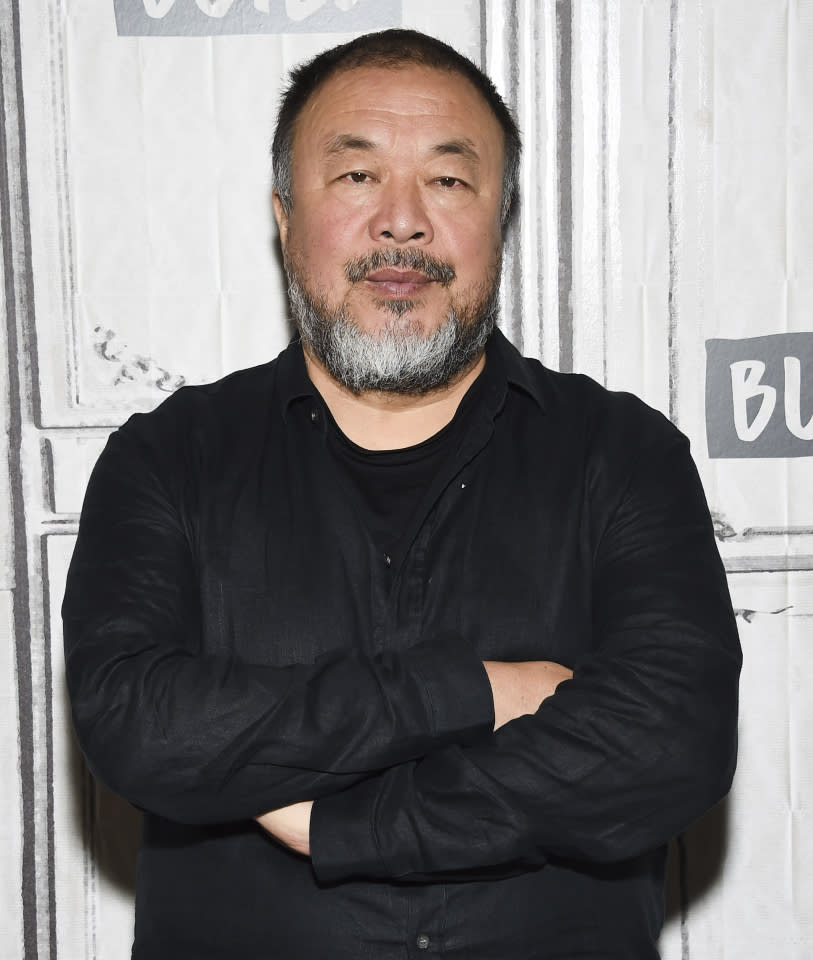 <p>Über den Bambi 2017 in der Kategorie “Mut” darf sich der chinesische Künstler Ai Weiwei freuen. Er kämpft gegen Unterdrückung und Zensur, was sich unter anderem in seinen Filmen, Bildern und Büchern widerspiegelt. Er stelle die Humanität ins Zentrum seines Schaffens und prangere an, wo er sie bedroht sieht, heißt es. (Bild-Copyright: Evan Agostini/Invision/AP Photo) </p>