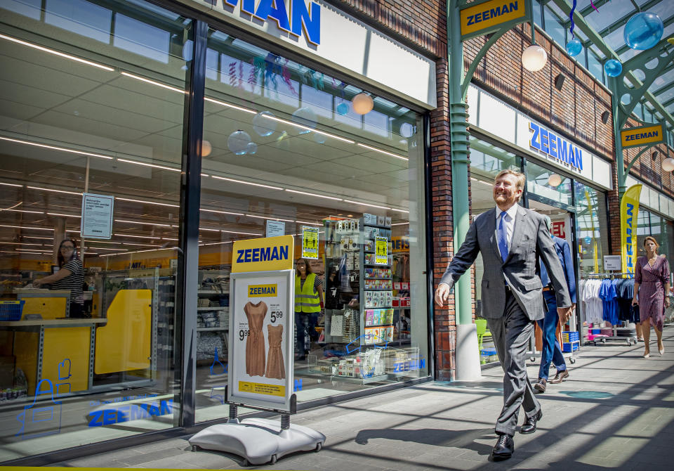 STEIN, NETHERLANDS - MAY 19: King Willem-Alexander of The Netherlands visits contact professions in a shopping center on May 19, 2020 in Stein, Netherlands. The king visits a barber, nail stylist, optician and physiotherapist. (Photo by Patrick van Katwijk/BSR Agency/Getty Images)