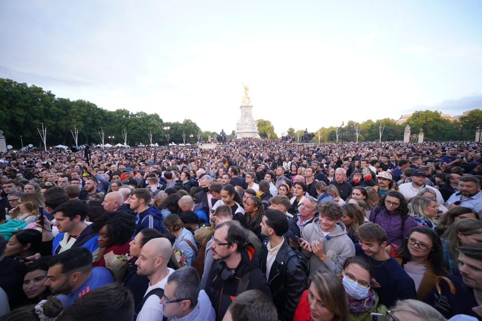 <p>People gather outside Buckingham Palace following the announcement of the death of Queen Elizabeth II. Picture date: Thursday September 8, 2022. (Photo by Yui Mok/PA Images via Getty Images)</p> 