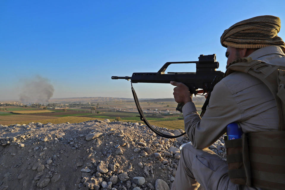 <p>A Peshmerga fighter takes aim from his position at the Altun Kubri checkpoint, 40kms from Kirkuk, on Oct. 20, 2017. (Photo: Marc-Antoine Pelaez/AFP/Getty Images) </p>