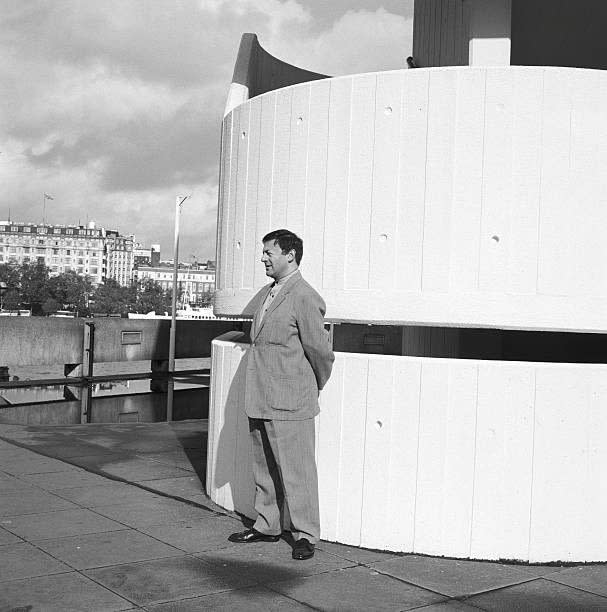 Snowman on the South Bank in the 1990s - Gemma Levine/Hulton Archive/Getty Images