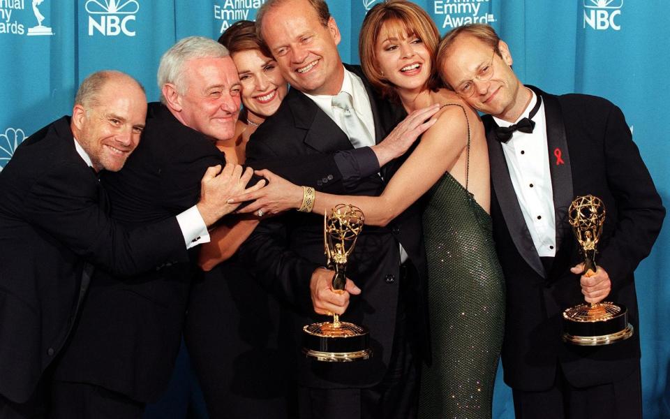 John Mahoney with the cast of Frasier at the 1998 Emmys