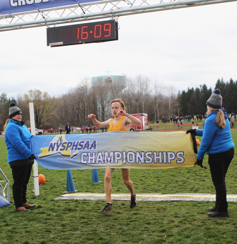 Pittsford Sutherland junior Will Tempest won the 2023 Class B boys cross country state championship race.