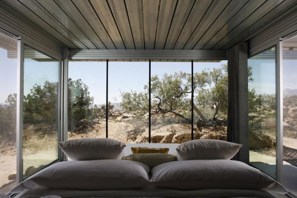 3) Off-grid ItHouse (Yucca Valley, CA, USA)