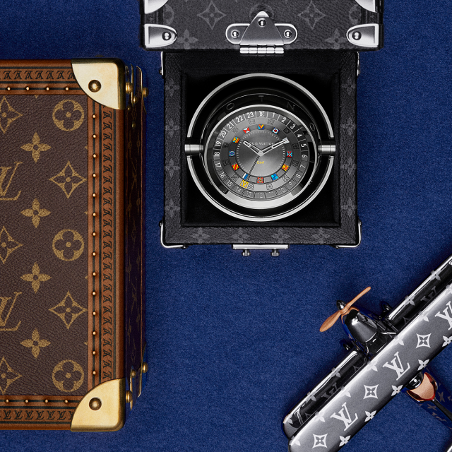 LOUIS VUITTON - Louis Vuitton Fashion CHASE THE GOOSE AND FIND YOUR DREAM  HOLIDAY GIFT!