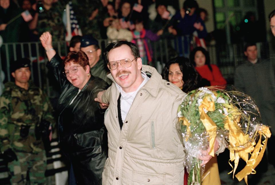 Terry Anderson with his sister Peggy Say, left, and Madeleine Bassil, right, on arrival at the Wiesbaden Air Force hospital in Germany, a day after his release