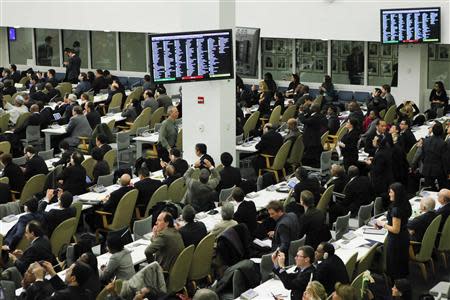 Diplomats watch electronic monitors showing a vote count, as the U.N. General Assembly voted and approved a draft resolution on the territorial integrity of the Ukraine at the U.N. headquarters in New York March 27, 2014. REUTERS/Eduardo Munoz