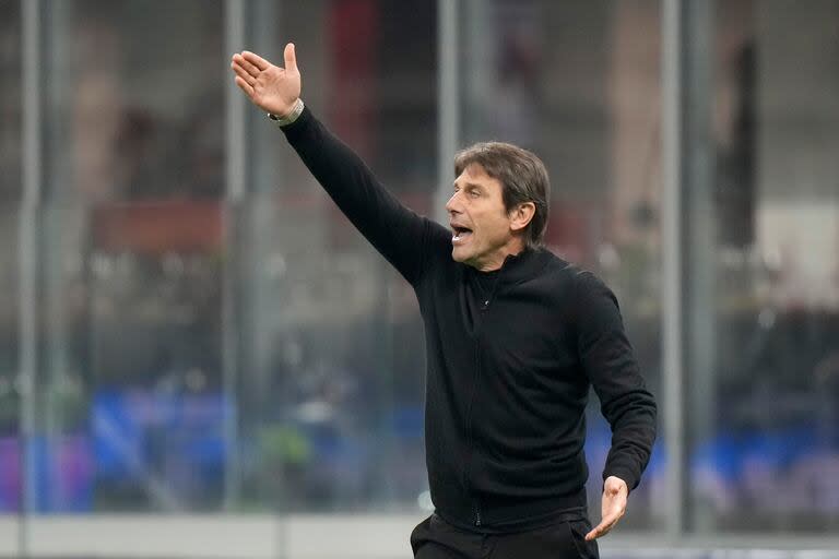 Antonio Conte, durante su etapa como entrenador de Tottenham, de Inglaterra