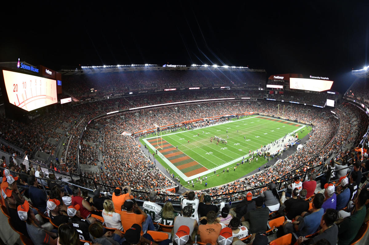 New logo painted at midfield for Cleveland Browns 1st home game