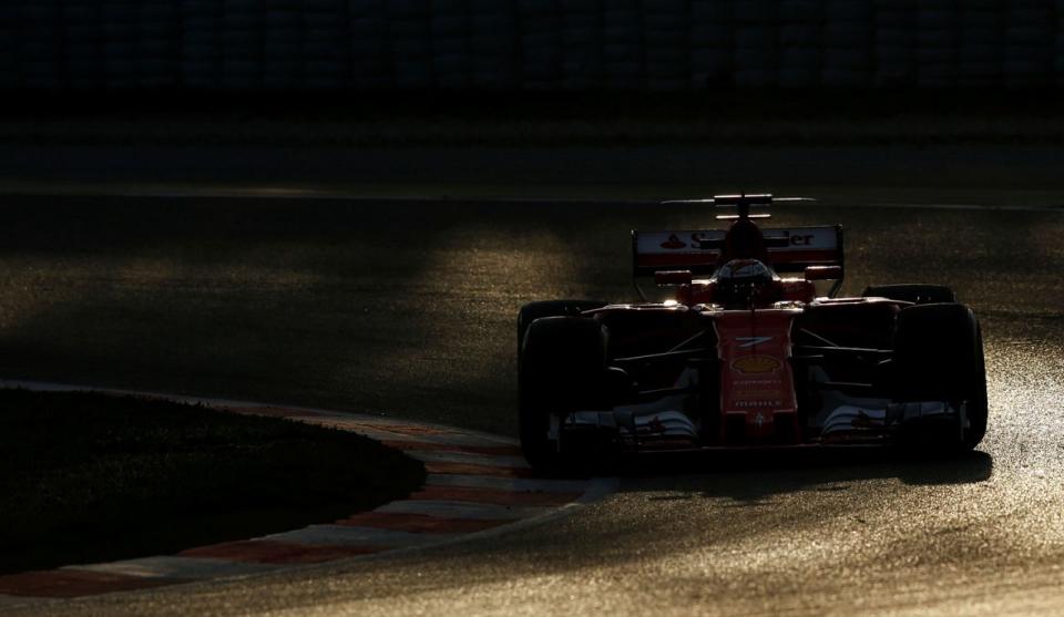 <p>Kimi Räikkönen bei einer Testfahrt auf einer Rennstrecke in Barcelona. Die reguläre Formel-1-Saison startet mit dem Großen Preis von Australien am 26. März in Melbourne. (Bild: Albert Gea/Reuters) </p>