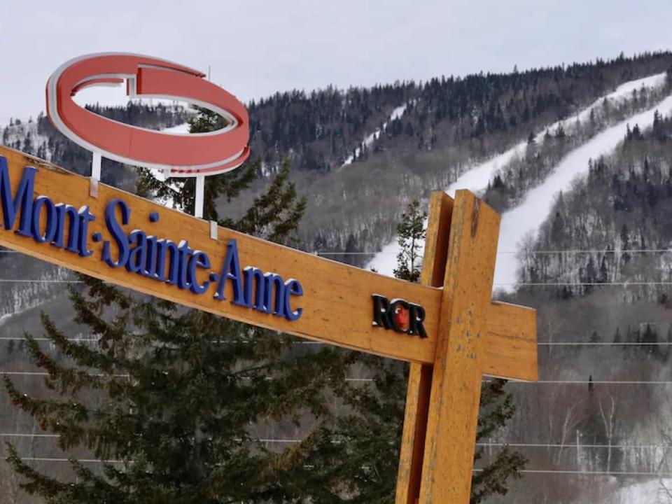 For several months, criticism has been levelled at the Mont-Sainte-Anne tourist resort because of the infrastructure's condition.  (Carl Boivin/Radio-Canada - image credit)
