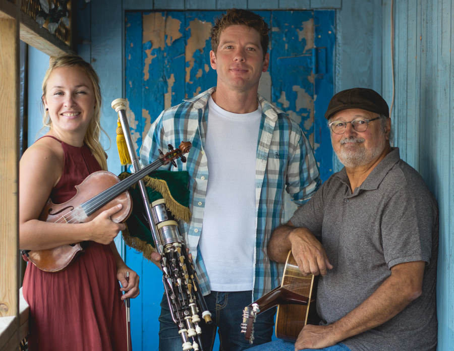 The trio is comprised of Sophie Lavoie du Lac-St-Jean (fiddle, piano, vocal), Fiachra O’Regan (uilleann pipes, whistle, banjo), and André Marchand (guitar, vocal).