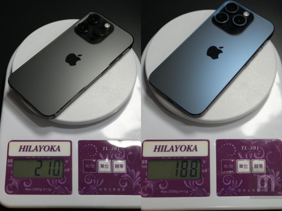 ▲左為iPhone 14 Pro，重量為210公克，對比右邊的iPhone 15 Pro重量為188公克，大約減輕20公克