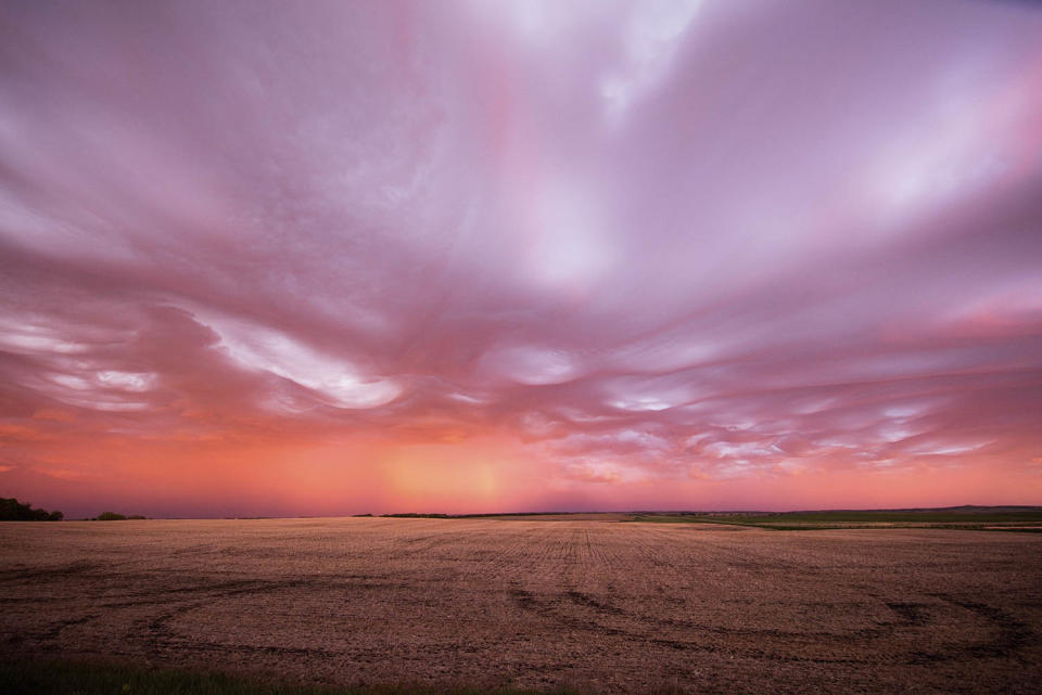 <p>“This footage in North Dakota was too unreal to let sit on my hard drive for months. We had no idea what we were about to encounter.” (Photo: Mike Olbinski/Caters News) </p>