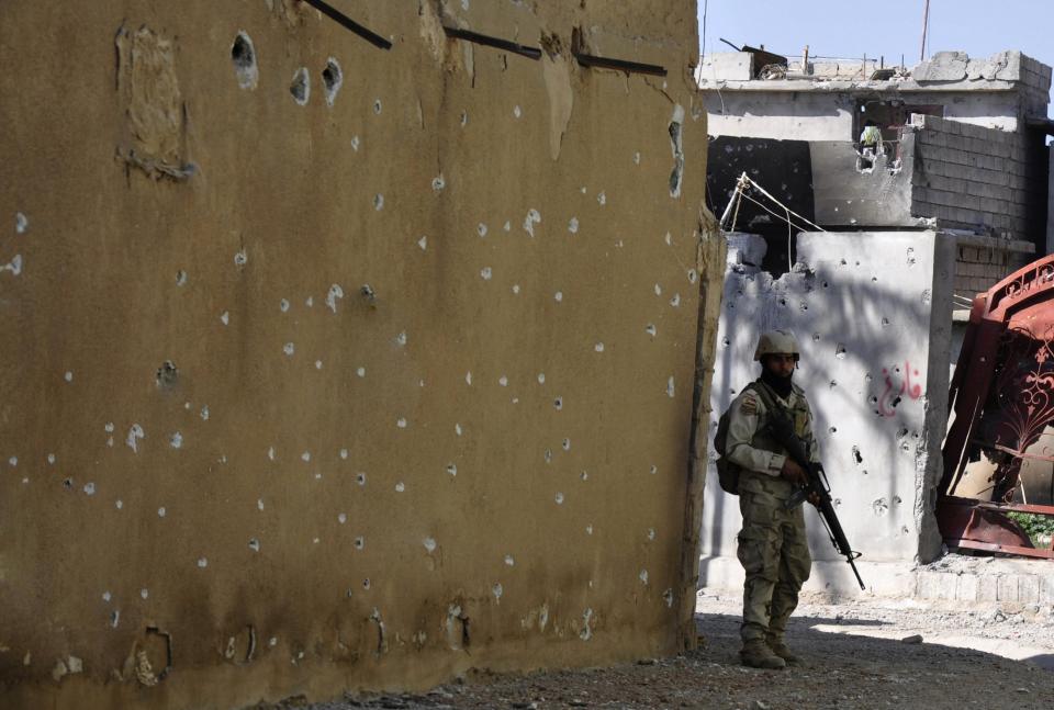 A member of the Iraqi security forces patrols with his weapon in Sulaiman Pek, 160 km (99 miles) north of Baghdad, February 21, 2014. By Saturday, troops had re-gained control over most of Sulaiman Pek, another town in northern Iraq that was overrun last week by Sunni militants who also raised the black flag of the Islamic State in Iraq and the Levant (ISIL), senior security officials said. Three villages in the area surrounding Sulaiman Pek, 60 km north of Baghdad, remain under the control of militants, they said. Picture taken February 21, 2014. REUTERS/Mohammed Adnan (IRAQ - Tags: POLITICS CIVIL UNREST MILITARY)