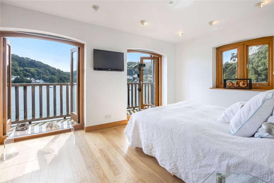 boathouse bedroom