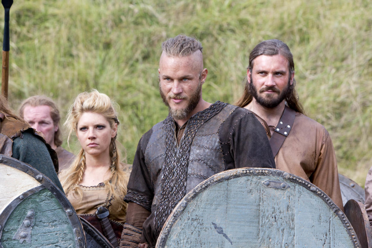  Katheryn Winnick, Travis Fimmel and Clive Standon in Vikings. 