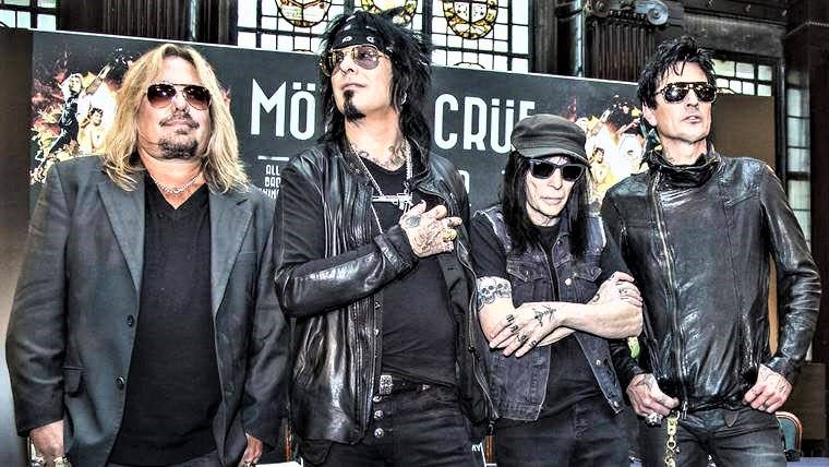 Drummer Tommy Lee of Motley Crue has broken four ribs and is only playing a few songs with the band at stops on the Stadium Tour.