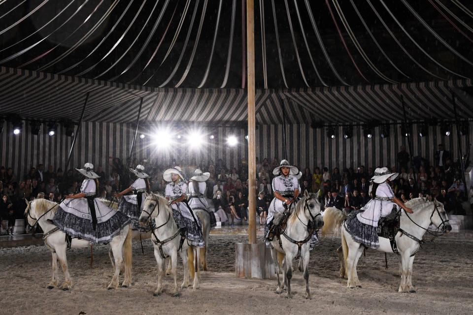 Die Rodeo-Reiterinnen sollten Frauenpower demonstrieren und Feminismus in einer vermeintlichen Männerdomäne symbolisieren. (Bild: Getty Images)