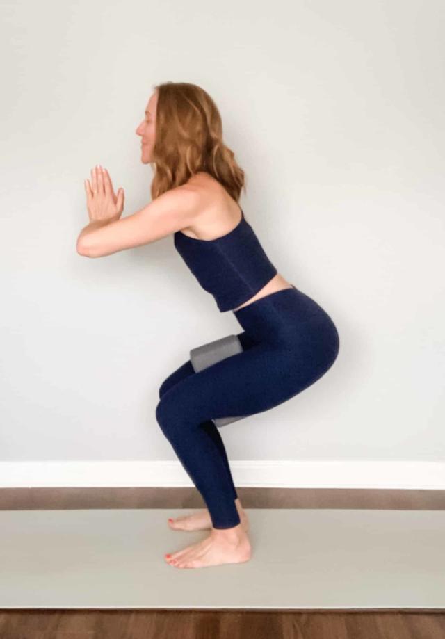 6 easy postpartum yoga poses for birth recovery - Yahoo Sports