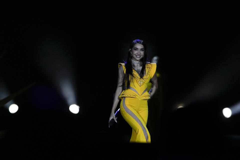 La cantante argentina y antigua YouTuber María Becerra durante su concierto en el estadio River Plate en Buenos Aires, Argentina, el viernes 22 de marzo de 2024. (Foto AP/Natacha Pisarenko)