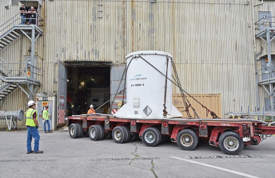 The reactor vessel of the Oak Ridge Research Reactor is loaded into a protective shipping container for transportation and disposal offsite. Workers removed 127,000 gallons of water and sediment to reach the lower portion of the reactor vessel, which sat on the pool floor. They also took out the lead brick shielding in the basement that surrounded the pool. Twenty crew members loaded 157,000 contaminated bricks into containers.