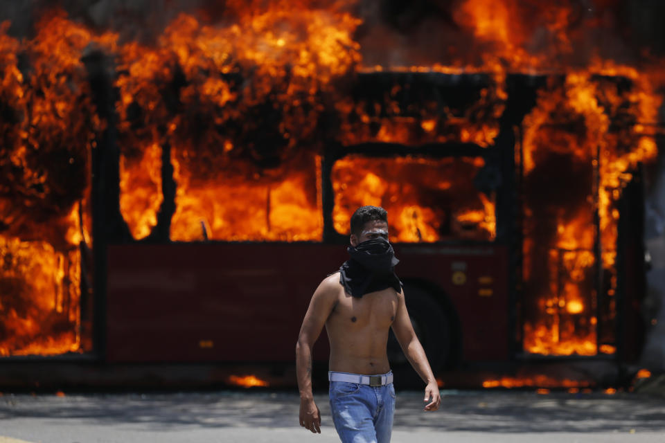 FOTOS | Enfrentamientos en Venezuela tras llamado de Guaidó a la rebelión militar