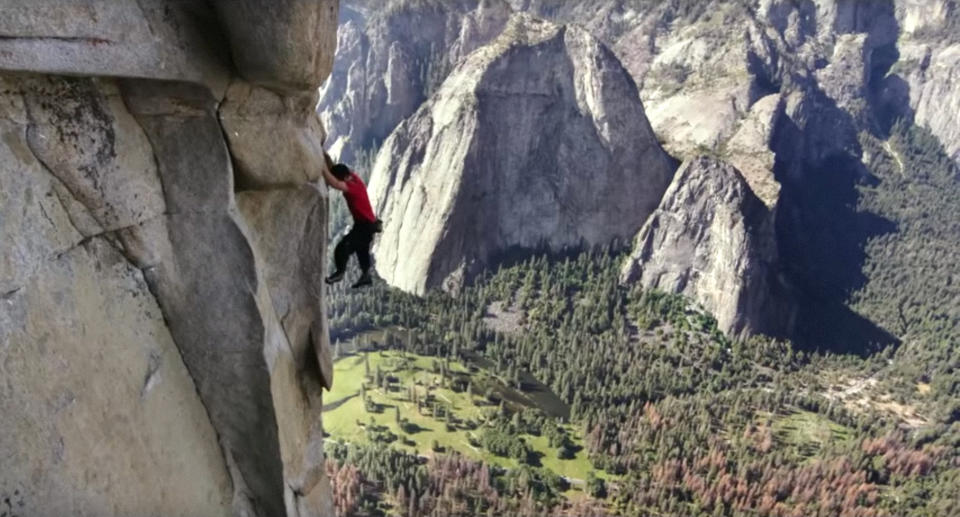 Alex Honnold scales a cliff