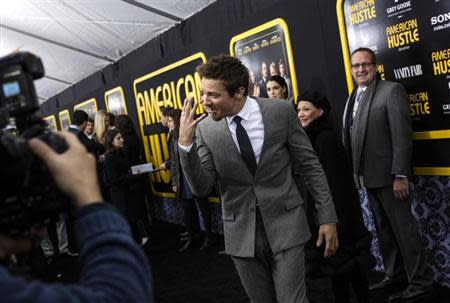 Cast member Jeremy Renner interacts with photographers at the "American Hustle'" movie premiere in New York December 8, 2013. REUTERS/Eric Thayer