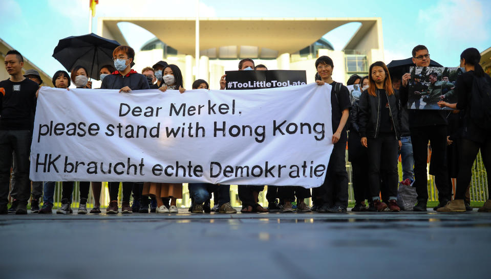 Solidaritäts-Demonstration für die Protestbewegung in Hongkong vor dem Kanzleramt (Bild: Reuters/Hannibal Hanschke)