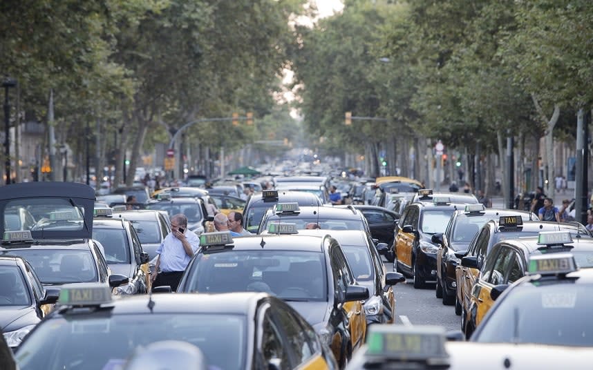 Taxi drivers brought the Gran Via in Barcelona to a standstill on Saturday - © 2018 Andrea Baldo