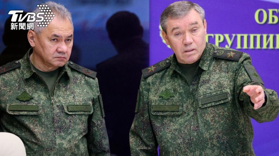 涉及收賄遭到羈押的國防部副部長伊萬科夫，據稱長期受到紹伊古(圖左)的提拔，而且兩人交情匪淺。（圖／達志影像美聯社）