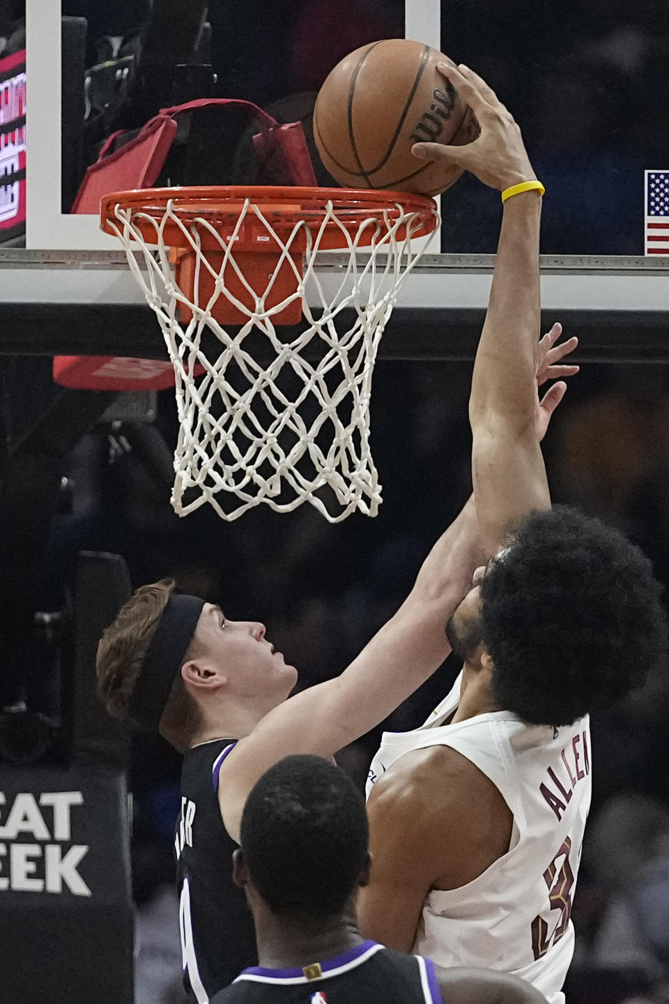 Cleveland Cavaliers center Jarrett Allen, right, dunks over Sacramento Kings guard Kevin Huerter, left, in the first half of an NBA basketball game, Monday, Feb. 5, 2024, in Cleveland. (AP Photo/Sue Ogrocki)