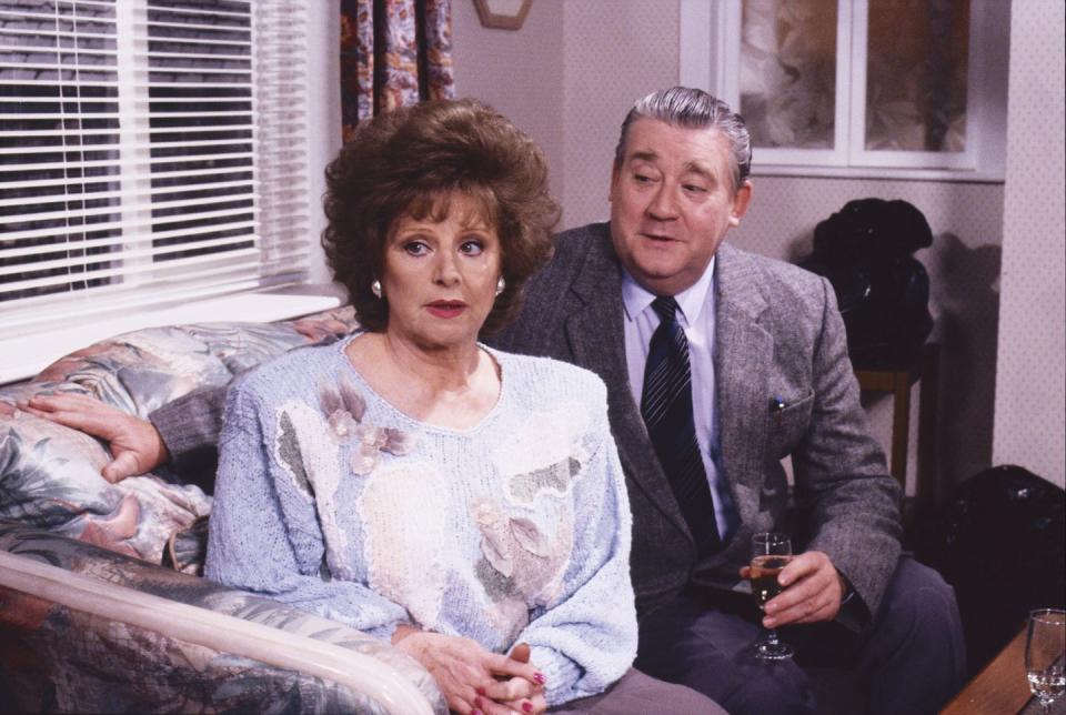 barbara knox as rita fairclough, bryan mosley as alf roberts, coronation street 1990