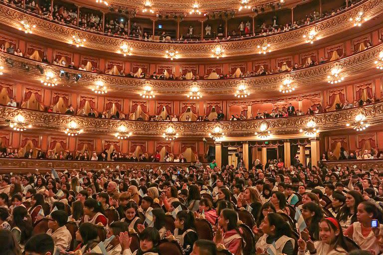 Los chicos de las escuelas públicas colmaron el Teatro Colón