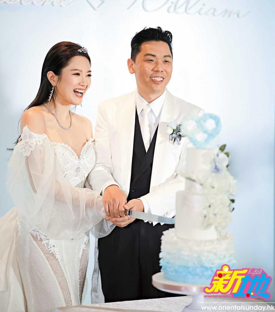 婚禮簡潔而隆重,陸漢洋與苟芸慧全日都笑盈盈,就連結婚 蛋糕都是苟姑娘喜歡的Tiffanyblue與白色。